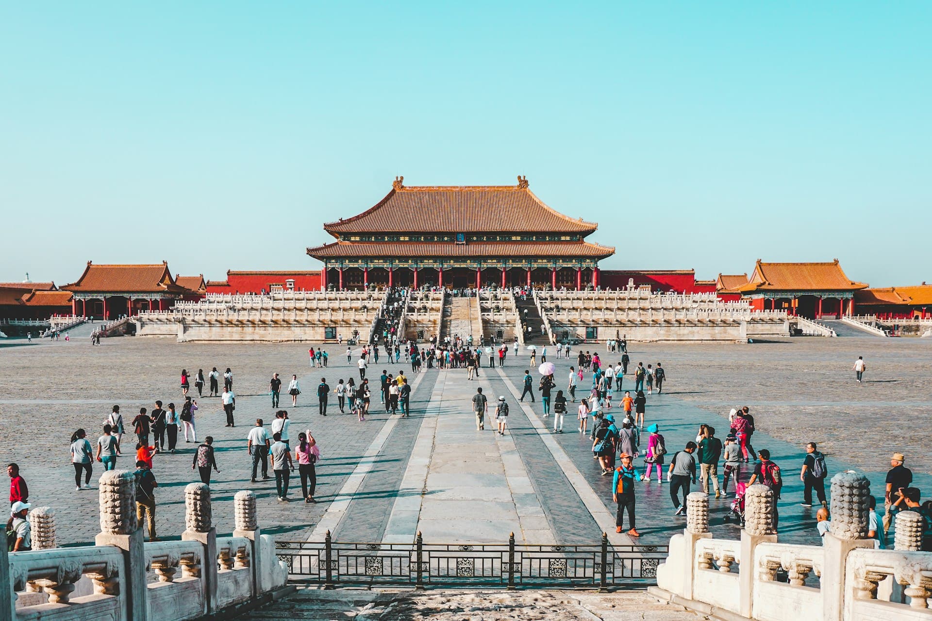 中国の専用車とツアーガイドサービス — HelloChinaTrip GuideCar