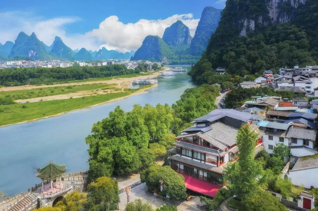 Is it better to stay in Guilin or Yangshuo?