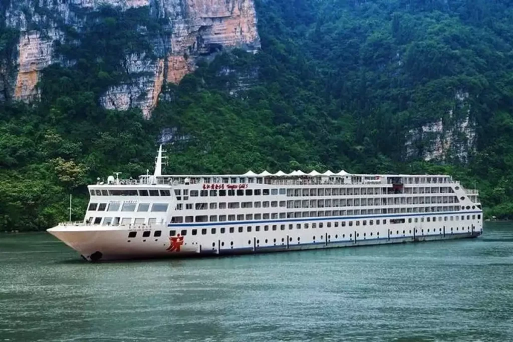 How much does it cost to cruise the Yangtze River?