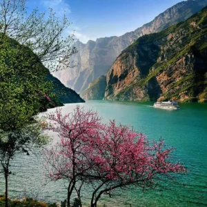 What is the best month for Yangtze River cruise?