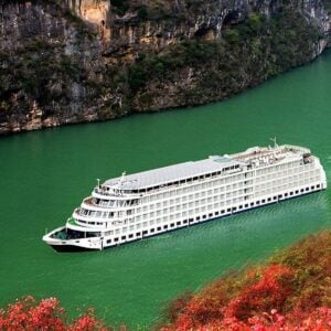 What is the best month for Yangtze River cruise?