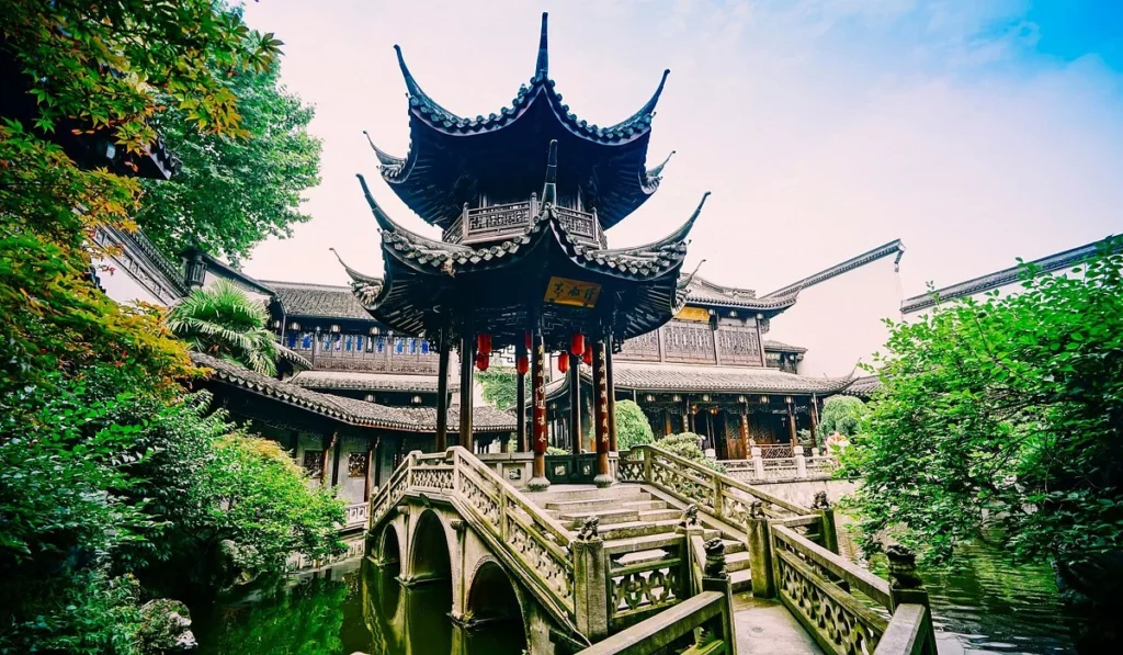 Exploring Ancient Temples in Hangzhou