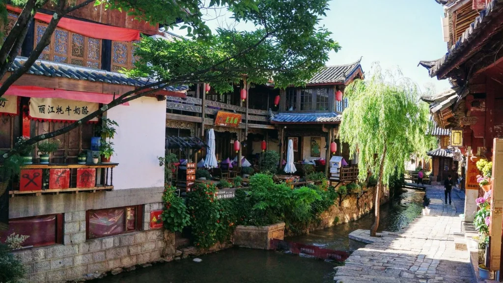 How to Experience Local Life in Lijiang