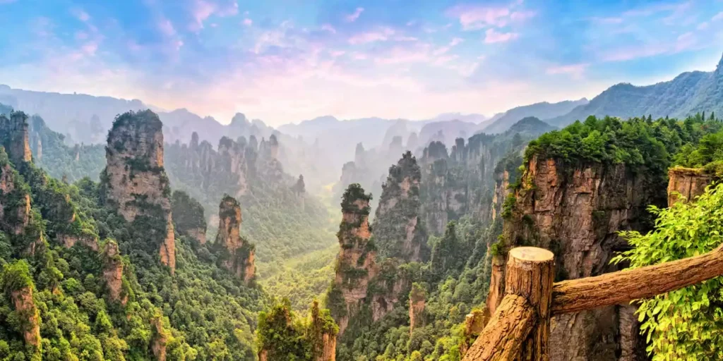Exploring the Beautiful Landscapes of Zhangjiajie