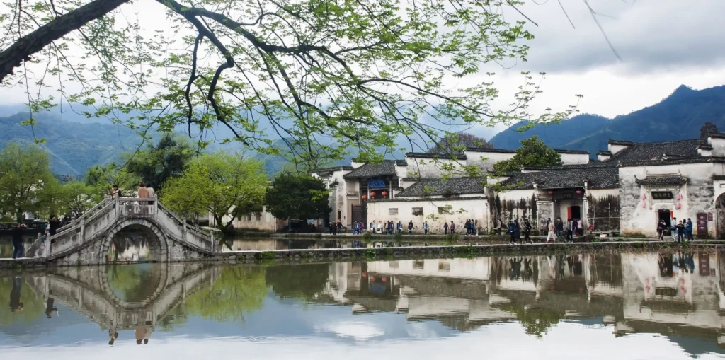 Walking Tours: Discover Hangzhou on Foot