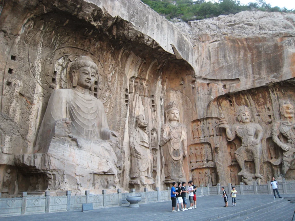 Luoyang's Traditional Crafts: A Glimpse into Artistry