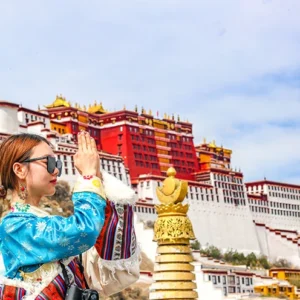 5 Days Classic Lhasa Group Tour with Yamdrok Lake