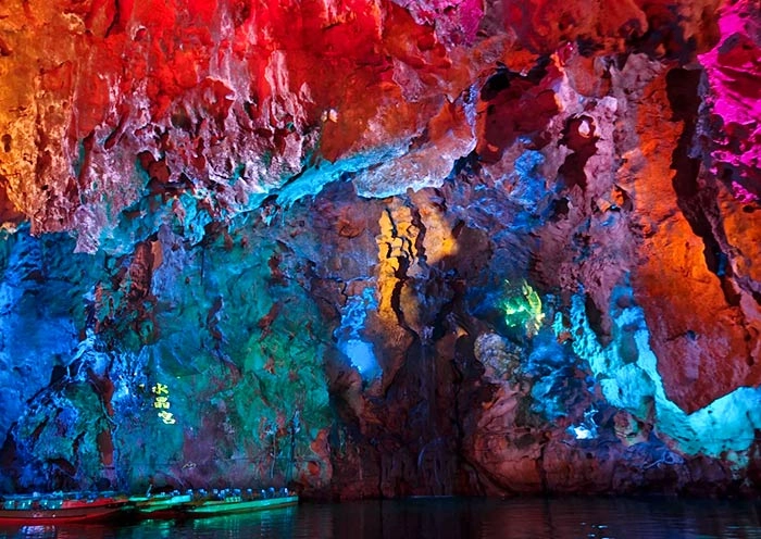 3 Days Guizhou Huangguoshu Waterfall Tour with Karst Cave: Asia's Largest Waterfall