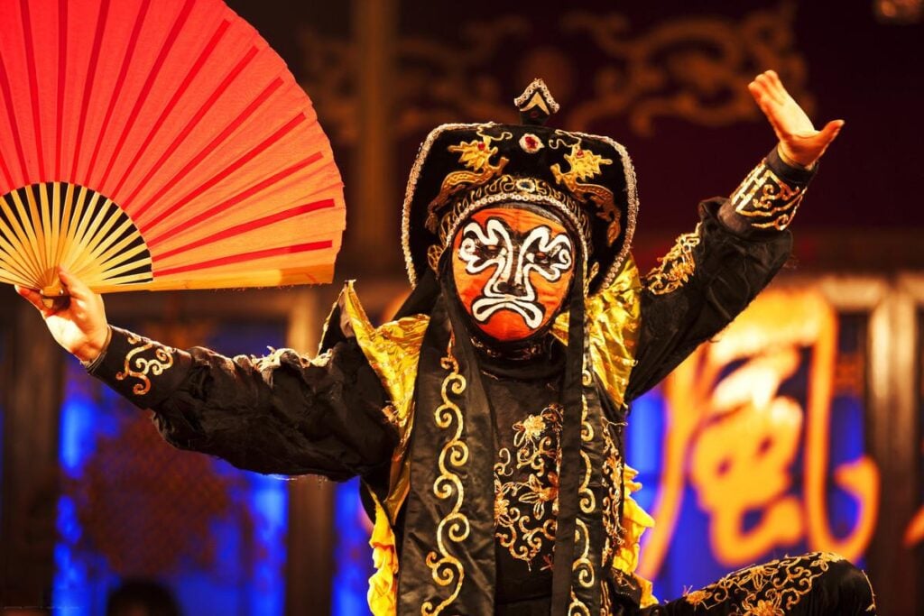 Sichuan Opera face-changing actor
