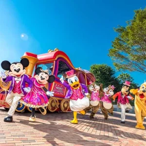 One Day Hong Kong Disneyland Tour: Family Vacation in HK (Tickets & Round-Trip Transfer Included)