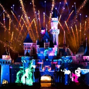 One Day Hong Kong Disneyland Tour: Family Vacation in HK (Tickets & Round-Trip Transfer Included)