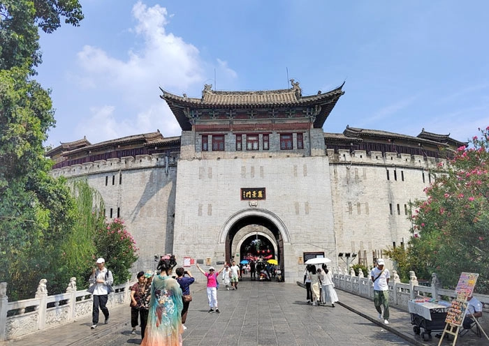 1 Day Longmen Grottoes Tour with White Horse Temple & Ancient Luoyang