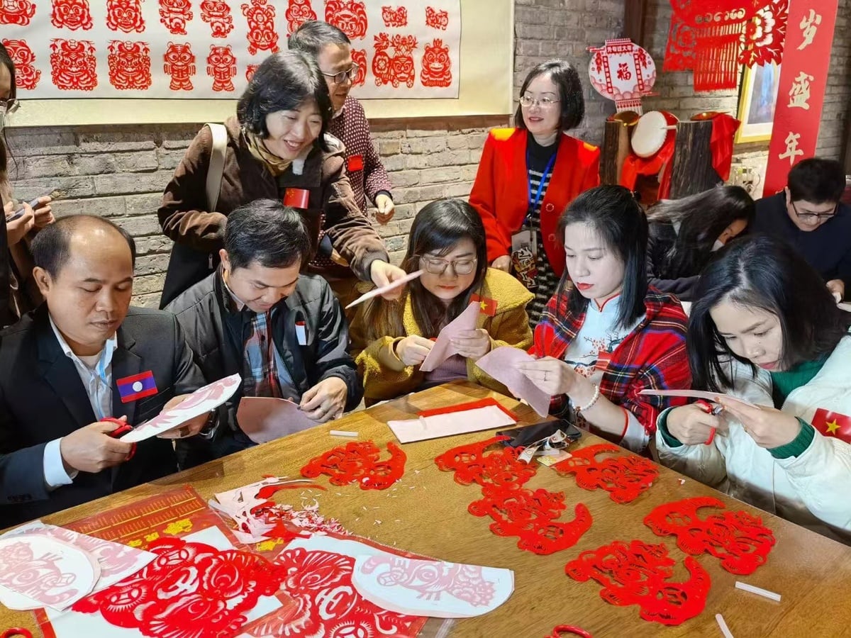 Paper Cutting Workshop