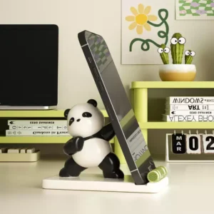 Chengdu Panda Phone Stand & Desk Decor – Cute Panda Design + Bamboo Elements, Perfect Travel Souvenir!