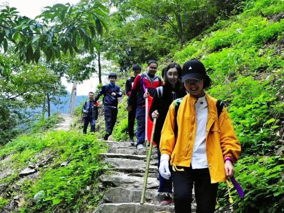 Huihang Ancient Trail Hiking Tour - HelloChinaTrip