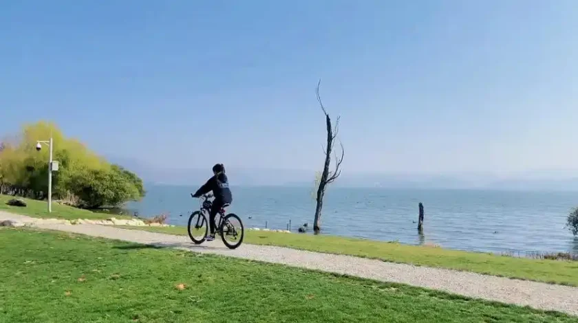 Cycling along the lake