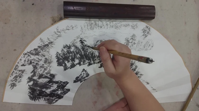 Paint your own Guilin landscape with a paper fan