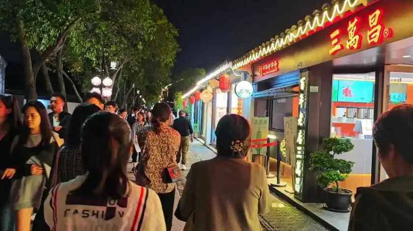 Rickshaw tour of Pingjiang Road