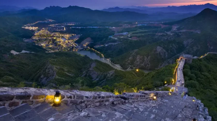 Visit the Great Wall at Night