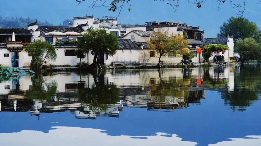 Half-Day Tour to the Ancient Village of Hongcun in Huangshan