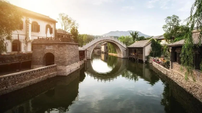 Gubei Water Town, a dream back to the thousand-year-old ancient town, enjoy the water town style tour