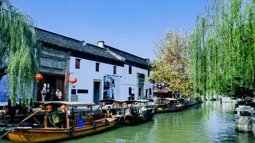 Your tour guide will help you explore some carefully-selected places along the waterway, recommended by our local experts, while other group tours only ride the waterway in a routine way. Kezhi (/ker-jrr/) Garden at the northern edge of the old district on Xijing Street is a garden dating back to 1912. "Kezhi" means 'Study Plants', and the garden was a place to see and learn about plants. You can get some excellent pictures, for example of bright yellow rapeseed flowers, in Kezhi Garden. The area consists of a main hall, a garden, and an artificial hill. The outstanding feature of the garden is a five-story building with a pavilion on its roof - the tallest structure in old Zhujiajiao.